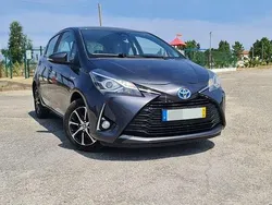Usado 2018 Toyota Yaris Hybrid Sedan | € 13.500