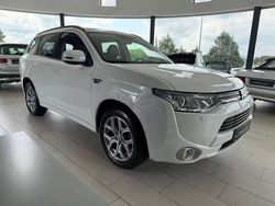 Branco Usado 2015 Mitsubishi Outlander P-HEV Intense SUV | € 15.990 (Preço elevado)
