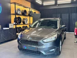 Cinza Usado 2015 Ford Focus Trend+ Carrinha | € 9.990 (Preço justo)