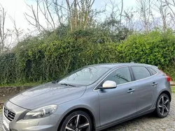 Cinzento Usado 2015 Volvo V40 R-Design Carrinha | € 11.000 (Preço justo)