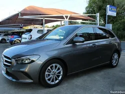 Cinza Usado 2020 Mercedes B180 Progressive Monovolume | € 25.600 (Preço justo)