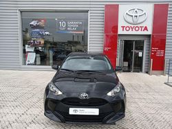 Preto (pintura metalizada) Usado 2023 Toyota Yaris Comfort Sedan | € 18.250 (Preço justo)