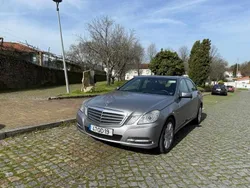 Cinzento Usado 2010 Mercedes E220 Sedan | € 10.500 (Bom preço)