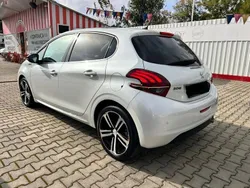 Branco Usado 2018 Peugeot 208 GT-line Citadino | € 14.389 (Preço elevado)