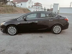 Usado 2013 Opel Astra Cosmo Sedan | € 5.950 (Bom preço)