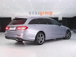 Cinza Usado 2020 Mercedes E300 AMG line Carrinha | € 31.490 (Bom preço)