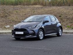 Cinza (pintura metalizada) Usado 2023 Toyota Yaris Comfort Sedan | € 18.250 (Preço justo)