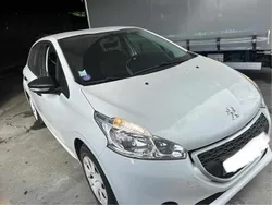 Branco Usado 2014 Peugeot 208 Citadino | € 7.199 (Bom preço)