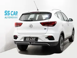 Branco Usado 2022 MG ZS Comfort Sedan | € 18.990 (Bom preço)