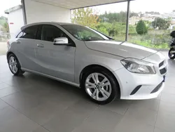 Cinza Usado 2018 Mercedes A180 Style | € 19.600 (Preço justo)