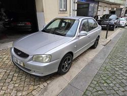 Cinzento Usado 2003 Hyundai Accent Sedan | € 1.750