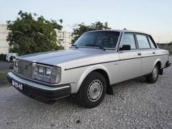Cinzento Usado 1984 Volvo 244 Sedan | € 1.500