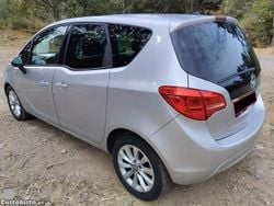 Cinza Usado 2015 Opel Meriva Monovolume | € 8.950