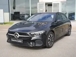 Preto cosmos Usado 2024 Mercedes A200 Advanced Citadino | € 35.490 (Preço justo)