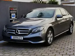 Cinzento Usado 2016 Mercedes E220 Avantgarde Sedan | € 26.950 (Preço elevado)