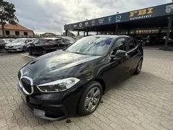 Preto Usado 2021 BMW 118 Comfort Edition Citadino | € 23.900 (Preço justo)