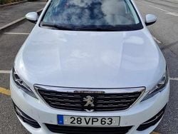 Branco Usado 2018 Peugeot 308 Citadino | € 11.500 (Preço justo)