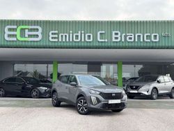 Cinzento Usado 2024 Peugeot 2008 Active SUV | € 21.490 (Preço justo)