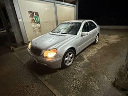Usado 2001 Mercedes C220 Sedan | € 3.000 (Bom preço)