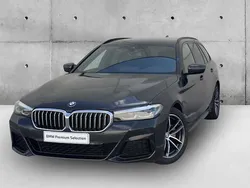 Cinza sophisto metalizada brilhante Usado 2023 BMW 520 Shadowline Carrinha | € 48.900 (Preço elevado)