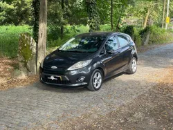 Cinza Usado 2010 Ford Fiesta Titanium Citadino | € 7.250 (Preço justo)