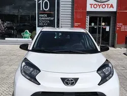 Branco (sólida) Usado 2023 Toyota Aygo X-play Citadino | € 16.750 (Preço justo)