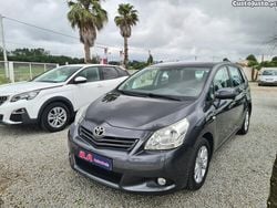 Cinza Usado 2010 Toyota Verso Monovolume | € 9.900