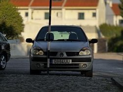 Usado 2003 Renault Clio II Sedan | € 1.950 (Bom preço)
