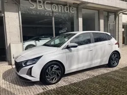 Branco Usado 2023 Hyundai i20 Comfort Citadino | € 17.840 (Preço justo)