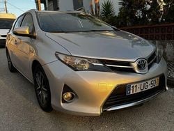 Usado 2015 Toyota Auris Hybrid Sedan | € 11.350