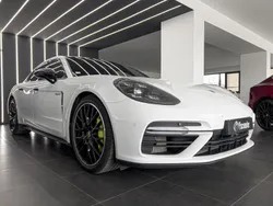 Branco Usado 2017 Porsche Panamera Sedan | € 118.000