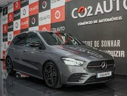 Cinza Usado 2023 Mercedes B180 AMG line Monovolume | € 39.900 (Preço elevado)