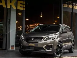 Cinzento Usado 2019 Peugeot 5008 Active Monovolume | € 16.450 (Preço justo)