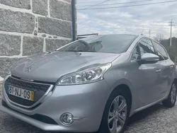 Usado 2012 Peugeot 208 Allure Citadino | € 8.000 (Preço justo)