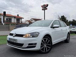 Branco Usado 2016 VW Golf VII Trendline Citadino | € 13.400 (Preço justo)