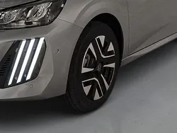 Cinzento Novo 2025 Peugeot e-208 Citadino | € 32.990