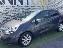 Cinzento Usado 2012 Kia Rio | € 8.250 (Preço justo)