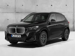 Preto sapphire metalizada Novo 2025 BMW iX1 Comfort Edition SUV | € 59.495 (Preço justo)