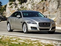 Cinzento Usado 2017 Jaguar XF Portfolio Sedan | € 22.500 (Preço justo)