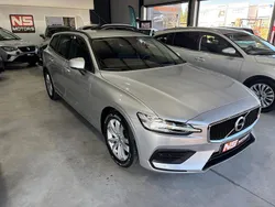 Cinzento Usado 2021 Volvo V60 Momentum Carrinha | € 29.500 (Bom preço)