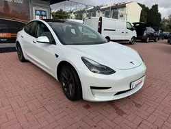 Branco Usado 2023 Tesla Model 3 Standard Range Plus Sedan | € 30.750 (Preço justo)