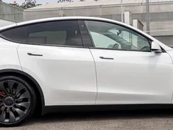 Usado 2023 Tesla Model Y Performance SUV | € 40.000 (Preço justo)
