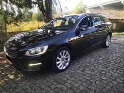 Preto Usado 2014 Volvo V60 Momentum Carrinha | € 11.750 (Preço justo)