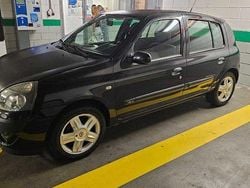 Usado 2005 Renault Clio II Sedan | € 1.500