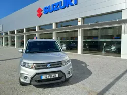 Cinzento prata metalizado Usado 2018 Suzuki Vitara SUV | € 16.900 (Preço justo)