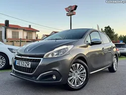 Cinza Usado 2019 Peugeot 208 Style Citadino | € 9.450 (Bom preço)