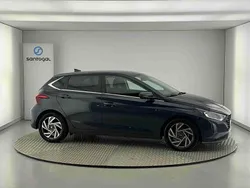 Cinzento Usado 2024 Hyundai i20 Comfort Citadino | € 17.490 (Preço justo)