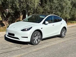 Branco Usado 2022 Tesla Model Y Standard Range SUV | € 26.500