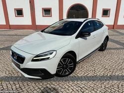 Branco Usado 2019 Volvo V40 Plus Sedan | € 19.500 (Preço elevado)