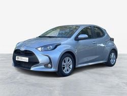 Cinza (pintura metalizada) Usado 2024 Toyota Yaris Comfort | € 24.750 (Preço justo)
